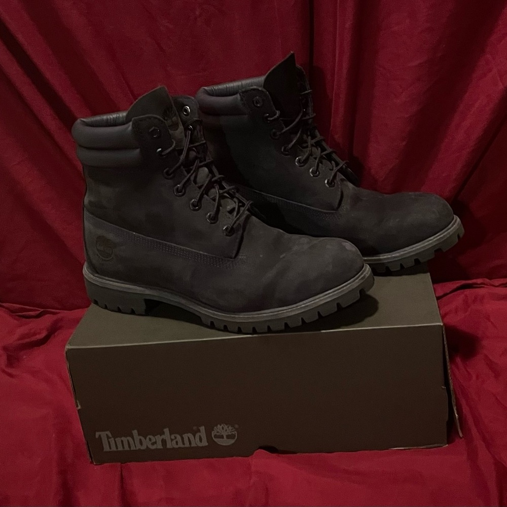 TIMBERLAND CLASSIC
6 IN WATERPROOF BOOT
BLACK NUBUCK